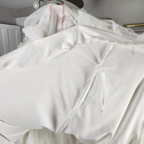 Wedding dress - Picture 12 of 12